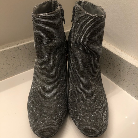 DIBA Brodie Bootie Size 7.5 Silver Metallic - Picture 2 of 6